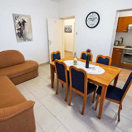 Apartments Bene Banjol Exteriör bild