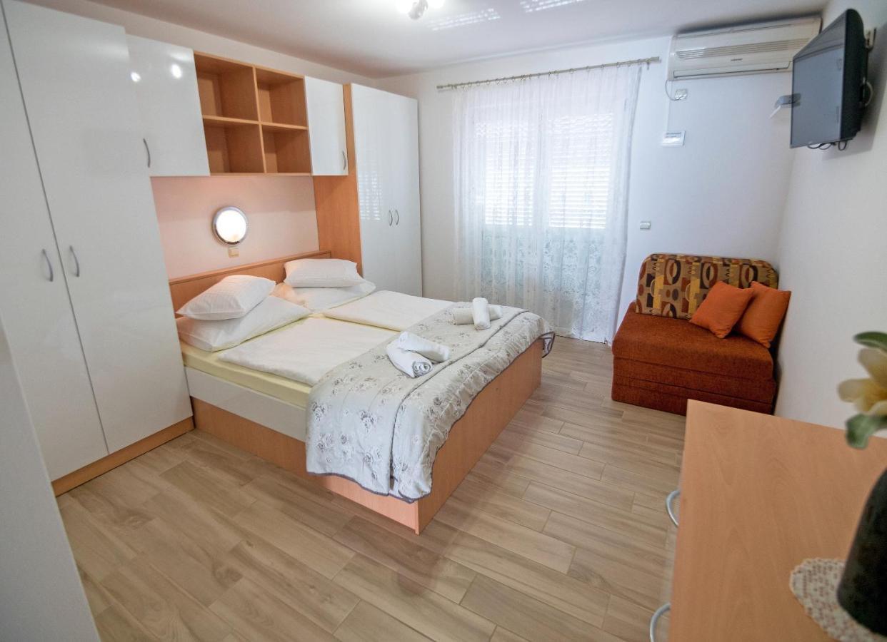 Apartments Bene Banjol Exteriör bild