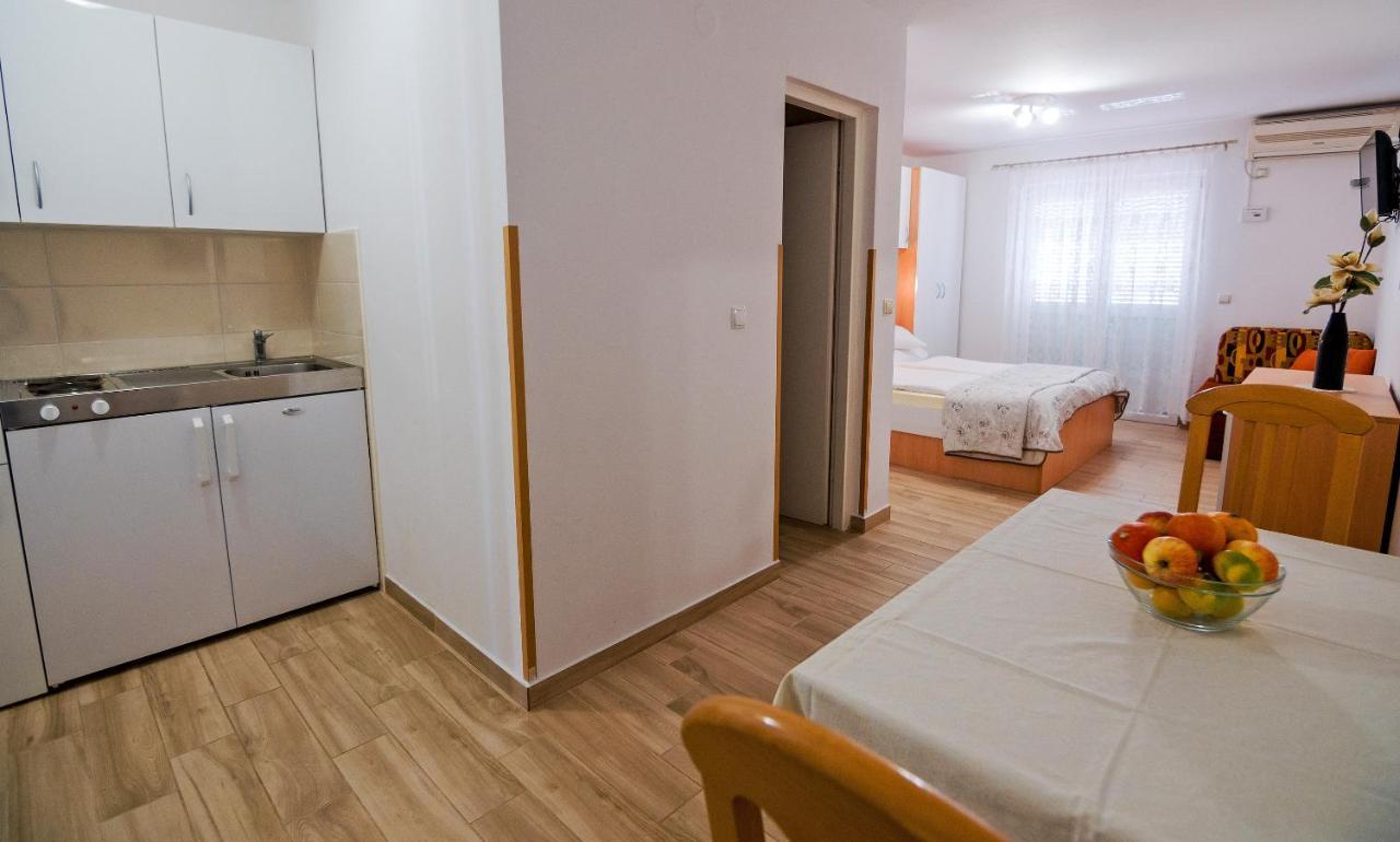 Apartments Bene Banjol Exteriör bild